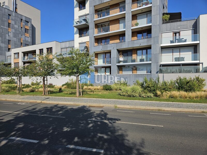 Pronájem částečně vybaveného  bytu 2+kk/L - 62 m2, V Háji, Praha 7 - Holešovice